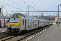 Intercity E Genk/Li�ge-Brugge-Gent-Brussel-Knokke/Blankenberge mit Doppelstockzug M6 und hle 2749 in Bahnhof Blankenberge am 11.04.2009 