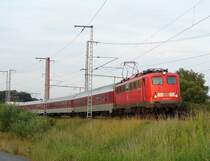 Br 115 224-8 mit dem NZ aus Binz kurz vor seinem nchsten Halt in Rostock. 7.7.06