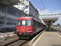 Wieder einmal ist die SBB bei der Z�rcher S-Bahn mit Rollmaterial Mangel konfrontiert. So wurde in der 2. August H�lfte beinahe jeden Werktag auf der S24 Z�rich HB - Horgen Oberdorf ein DPZ durch einen RBe540-Pendel ersetzt. Am 22.8.2012 standen in Horgen Oberdorf der RBe 540 048-6, und der nicht sichtbare RBe 540 034-6.