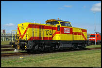 Hybridlok 124 der MEG steht am 1.9.2012 auf der Fahrzeugausstellung der Leunawerke anl�sslich des Tags der offenen T�r. Bei der Maschine handelt es sich um die umgebaute 298 094-4.