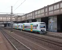 Aufgrund von Fahrzeugmangel setzt die Erfurter bahn auf der Strecke Kassel Wilhelmsh�he - Erfurt der zeit u.a. auch 650er der Vogtlandbahn ein. Hier stehen 650 151 (VT 51) und ein weiterer 650 auf Abfahrt wartend in Kassel Wilhelmsh�he. Aufgenommen am 27.06.2012.