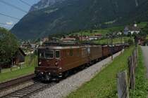 Seit einiger Zeit f�hrt am Mittag jeweils ein mit zwei BLS-Re 4/4 bespannter Schrottzug �ber den Gotthard. Am 25.7.12 war er mit der Re 4/4 190 und der Re 4/4 176 bespannt. (Silenen, 25.7.12)
