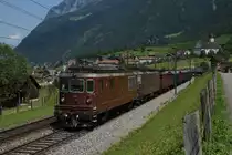 Seit einiger Zeit f�hrt am Mittag jeweils ein mit zwei BLS-Re 4/4 bespannter Schrottzug �ber den Gotthard. Am 25.7.12 war er mit der Re 4/4 190 und der Re 4/4 176 bespannt. (Silenen, 25.7.12)
