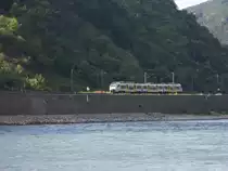 Unbekannte TransRegio Desiro ML II f�hrt als MRB 25353 zwischen Wellmich und St. Goar auf der linken Rheinstrecke Richtung S�den.
St. Goar, der 1.9.12
