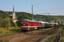 Premiere f�r 132 004-3 (die wieder ihre original DR EDV-Nummer tr�gt)am Sonderzug des Eisenbahnmuseums Leipzig. In diesem Jahr brachte die Gro�diesellok der LEG die Messest�dter zu den XVIII.Meininger Dampfloktagen. Hier durchf�hrt der Zug am Vormittag Bad K�sen, 01.09.2012.
