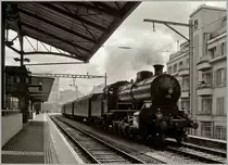 Wenn ein Elefant in der Mittagspause nach Lausanne kommt, werden keine Bahnbilder geschaut, sondern welche gemacht, auch wenn Licht und Technik mich dann bei der Bildbearbeitung zu S/W greifen lie�en. 
SBB C 5/6 2978 in Lausanne.
2. Sept. 2012