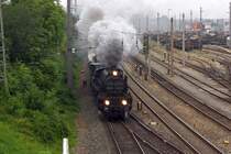 310.23 zieht mit der 1040.01 am 02.Sept. 2012 den SR 17355 nach M�rzzuschlag am Frachtenbahnhof Liesing vorbei.