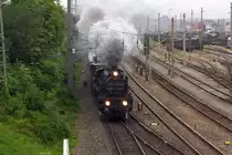 310.23 zieht mit der 1040.01 am 02.Sept. 2012 den SR 17355 nach M�rzzuschlag am Frachtenbahnhof Liesing vorbei.