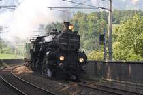 310.23 und 1040.01 haben am 02.Sept. 2012 den Schwarzaviadukt beim Bf. Payerbach-Reichenau �berquert.