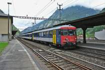 Zur Entlastung des IR 2188 wurde heute ein Extrazug G�schenen-Z�rich eingesetzt. Der Entlastungszug (30188) bestand aus einem 8-teiligem Doppel RBe Pendel (diese Z�ge werden normalerweise f�r Zusatz S-Bahnen in der Region Z�rich eingesetz, jedoch nicht mehr lange). Der Zug erreicht soeben als Dienstzug aus Z�rich den Bahnhof G�schenen, vorne im Bild ist der RBe 540 045-2, 02.09.2012.