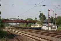 EBM 216 224 am 22.5.12 mit einem Schottezug bei der Einfahrt in den Gbf von D�sseldorf-Rath.