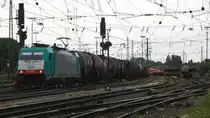 Die Cobra 2813 f�hrt mit einem sehr langen gemischten G�terzug aus K�ln-Gremberg nach Antwerpen-Noord(B) bei der Ausfahrt von Aachen-West und f�hrt in Richtung Montzen/Belgien bei Wolken am 2.9.2012.
