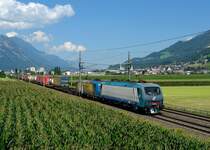 E 412 018 + 185 518 mit DGS 43101 von Wanne Eickel nach Verona am 02.08.2011 unterwegs bei Schwaz.