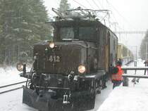 Nach dem ersten Schneefall wartet am 05.10.2003 in Spinas die 
Ge 6/6 I 612 mit dem Alpin Classic Pullman Express auf den Gegenzug aus dem Albulatunnel.