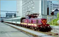 Die CFL 3603 mit einem Reisezug Richtung Norden in Luxembourg (Stadt). 
gescanntes Negativ/ 13. Mai 1998