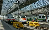 Eine kleine Fahrzeugparade in Helsinki: Sr2 3302, der Sm6  Allegro  mit der Sonderspurweite von 1522 mm und ein Sm4. 