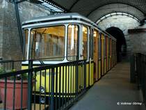 Wagen 2 in der Talstation der Standseilbahn nach Weisser Hirsch - Dresden, 07.07.2006
