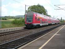 Dosto-Steuerwagen fhrt RB von Kronach nach Lichtenfels an. Kps, 11.07.2006.