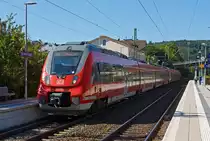 Hamsterbacken im Doppelpack - 442 257 / 757 und 442 756 / 256 zwei gekuppelte vierteilige Talent 2 als RE 9 (rsx - Rhein-Sieg-Express) Siegen - K�ln - Aachen fahren hier am 08.09.2012 vom Bahnhof Kirchen/Sieg weiter in Richtung K�ln. 
