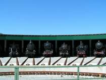 Dampfrsser zur  Lokparade  aufgestellt; Ringlokschuppen Landesaustellung Kohle&Dampf in Ampflwang 2006-07-11