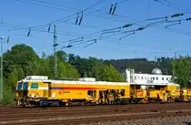Plasser und Theurer Universalstopfmaschine 08-475 Unimat 4S  Andje  (Schweres Nebenfahrzeug Nr. 97 43 42 537 17-8) der Niederl�ndischen Fa. Strukton Rail b.v. mit einer Niederlassung in Kassel, abgestell am 08.09.2012 in Betzdorf/Sieg.   
Die Maschine wurde 2004 unter der Maschine-Nr. 1251 gebaut. 
Techn. Daten:  Gesamtl�nge �ber Puffer 35.290 mm  >  Anzahl der Achsen 6  >  Gewicht 111.500 kg  >  Max. Eigenfahrgeschwindigkeit 100 km/h   >  Leistung 480 kW   >  Spurma� 1.435mm oder 1.000 mm (kann beides).