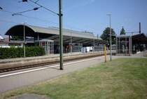 Blick von Bahnsteig 2 auf den 1996 neu erbauten Peiner Bahnhof. Die Besonderheit: Der Bahnhof gehrt der Stadt Peine und wird von der DB nur angemietet.

Der Fahrgastverband  Pro Bahn  zeichnete den Bahnhof 1999 mit dem silbernen Schienennagel fr die gelungene Konzeption aus.