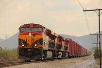 4744 + 4668 + 4734 Kansas City Southern Railway de Mexico in der Sierra Madre auf dem Weg nach Monterrey am 13.09.2012.