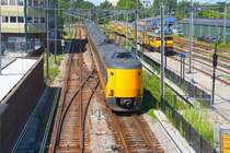 ET 4212 verl�sst Hoorn Richtung Amsterdam, w�hrend E 1711 nach Alkmaar ausf�hrt - 24/07/2012