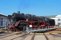 Im n�chsten Leben werde ich wieder Dampflok, sprach 01 150 und so geschah es. Heute war es dann endlich soweit. Bei bestem Wetter ging es auf Probefahrt rund um den Inselsberg. Einen Zwischenstop gab es im Bw Arnstadt/hist. wo die Lok gedreht wurde, 13.09.2012