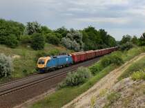 Die 470 006 mit einem G�terzug am 09.06.2012 unterwegs bei Sz�r.