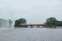 Eine unbekannte 112 mit einem Regional Express in Hamburg an der Lombardsbr�cke am 05.07.2012