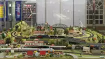 Wie in vielen gro�en Bahnh�fen gibt es auch im Krefelder Hauptbahnhof eine TRIX-Express-Modelleisenbahn, 9.9.2012