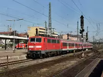 Die 111 181 mit einer RB am 24.08.2009 bei der Einfahrt in den W�rzburger Hbf.