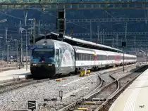 SBB - 460 075-5 mit IC im Bahnhof Brig am 03.09.2012