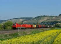152 092 mit einem G�terzug am 19.04.2011 unterwegs bei Himmelstadt.