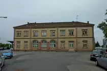 Lahr, der triste Bahnhof an der Rheintalbahn, von der Stra�enseite aus gesehen, Juni 2012