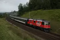 Ein seltenes Bild gelang mir am Morgen des 10.8.12: Der IR 3514 wurde nämlich der für die HVZ-Pendelzüge modernisierten Re 420 221-4 gezogen. Das Bild wurde in Baar aufgenommen.