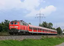IRE 4207 (Ulm-Friedrichshafen-Lindau), aufgenommen zwischen Weingarten und Ravensburg an der S�dbahn (KBS751). Der Zug f�hrt in den Sommermonaten mit einem 5ten n-wagen, im Winter reichen 4 aus (15.09.2012)
