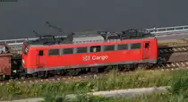Und wie immer alles guten kommt von hinten: 140 810-3 mit einem Schrottzug bei lorch 4.8.12