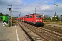 Mit einem RE4 Zug am Hacken f�hrt hier die 111 014-7 am Samstagnachmittag in den Rheydter Hauptbahnhof ein.