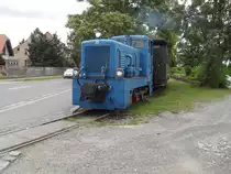 Lok 35 f�hrt am 15.09.2012 mit ihrem Personenzug, welcher als Zubringer zu den Fotostellen eingesetzt war in Benndorf ein.