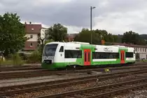 Ein Triebwagen der BR 650 (Stadler Regio-Shuttle) der S�d-Th�ringen-Bahn (interne Bezeichnung VT 111  Goetzh�hle Meiningen ) am 01.09.2012 beim Rangieren im Bahnhof Meiningen.