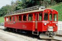 RhB - ABe 4/4 I 31 am 12.10.1999 in Campocologno - Gleichstromtriebwagen Bernina - Baujahr 1908 - SIG/Al/SAAS - 450 KW - Gewicht 30,00t - 1./2.Klasse Sitzpl�tze 12/27 - L�P 13,93m - zul�ssige Geschwindigkeit 55 km/h - �3=31.12.1981 �1=24.04.1998 - Logo RhB in deutsch - Lebenslauf: ex BB BCe 4/4 1 - 1943 RhB BCe 4/4 1 - 1947 BCe 4/4 31 - 1964 ABe 4/4 31. Hinweis: die Triebfahrzeugserie bestand urspr�nglich aus 14 Fahrzeugen mit den Nummern 1 bis 14, gescanntes Dia
