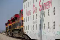Nachschu� 4727 + 4765 + 4743 Kansas City Southern Railway de Mexico in Saltillo MX am 12.09.2012.
