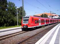 425 153 als S5 von Hannover Flughafen kommend zur Weiterfahrt nach Paderborn Hbf in Hameln.