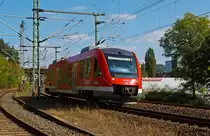 640 006 ein LINT 27 der DreiL�nderBahn als RB 95 (Siegen - Betzdorf - Au/Sieg ), hat gerade den Hbf Siegen verlassen und f�hrt nun entlang der Sieg in Richtung Au/Sieg, hier am 16.09.2012.