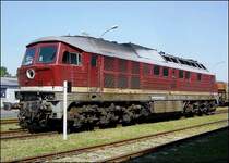 242 001-6 abgestellt im Seehafen von Stralsund.  (am 06.07.06)