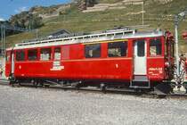 RhB - ABe 4/4 I 32 am 21.08.1991 in Alp Gr�m - Gleichstromtriebwagen Bernina - Baujahr 1908 - SIG/Al/SAAS - 450 KW - Gewicht 30,00t - 1./2.Klasse Sitzpl�tze 12/27 - L�P 13,93m - zul�ssige Geschwindigkeit 55 km/h - �=16.01.1984 - Logo RhB - Lebenslauf: ex BB BCe 4/4 2 - 1943 RhB BCe 4 /4 2 - 1946 BCe 4/4 32 - 1964 ABe 4/4 32. Hinweis: Die Triebfahrzeugserie bestand urspr�nglich aus 14 Fahrzeugen mit den Nummern 1 bis 14, gescanntes Dia
