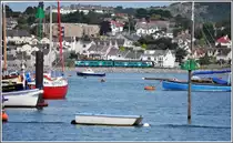Der 13.22 von Llandudno nach Blaenau Ffestiniog wird von einer zweiteiligen class 150 gef�hrt, hier zwischen Deganwy und Llandudno Junction. (03.09.2012)