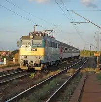 431 014 M�V-Trakci� mit Regionalzug Os 4624 Nov� Z�mky/Neuh�usel – Galanta – Bratislava hl. st./Pre�burg Hbf., umgeleitet �ber Bratislava v�chod/Ostbf. (Pre�burger Bahnknoten), erreicht den Bahnhof B.-Vinohrady/P.-Weinberge; 08.09.2012 